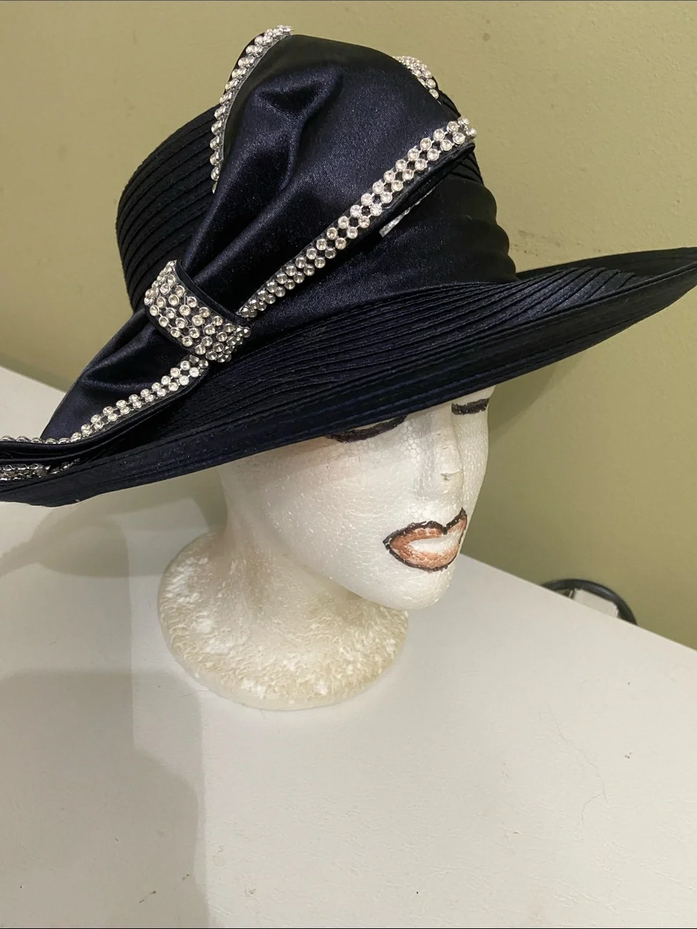 Beautiful Dress Hat / Church Hat by Verucci
